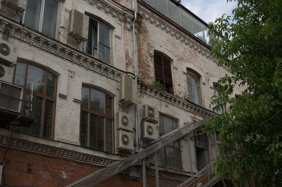 200