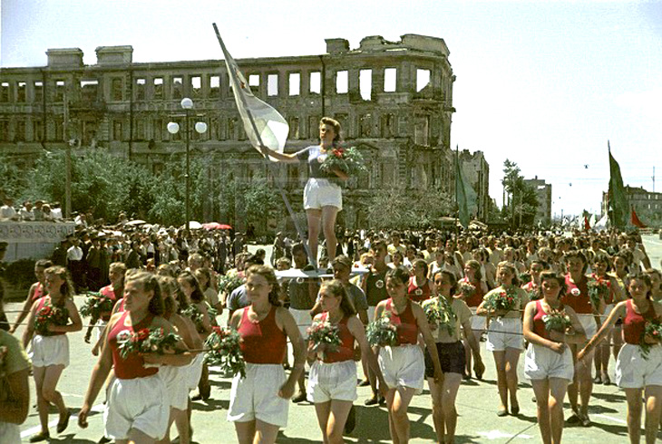 1945
